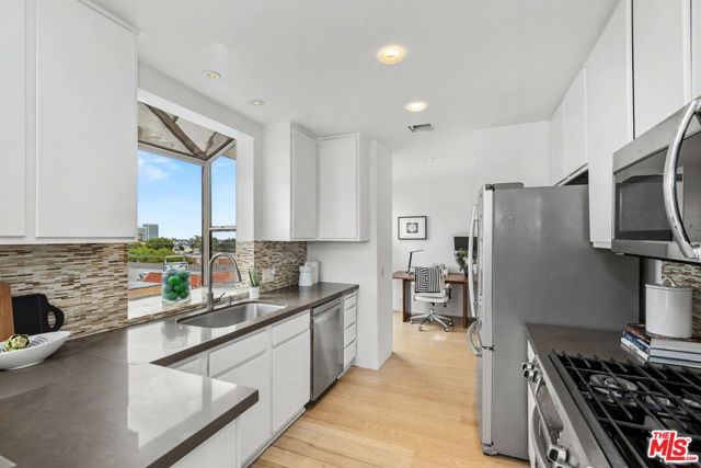 1271 Granville Avenue 401, Los Angeles, CA 90025