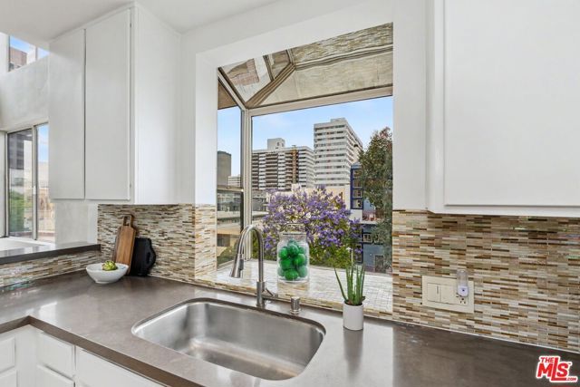1271 Granville Avenue 401, Los Angeles, CA 90025