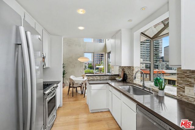 1271 Granville Avenue 401, Los Angeles, CA 90025