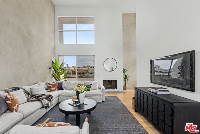 1271 Granville Avenue 401, Los Angeles, CA 90025