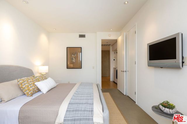 1271 Granville Avenue 401, Los Angeles, CA 90025