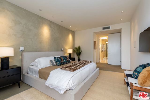 1271 Granville Avenue 401, Los Angeles, CA 90025