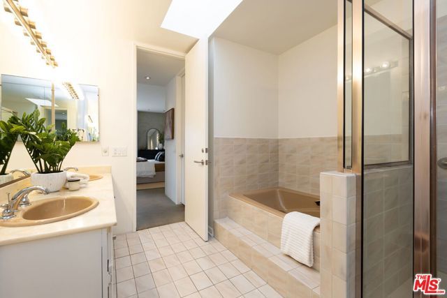 1271 Granville Avenue 401, Los Angeles, CA 90025
