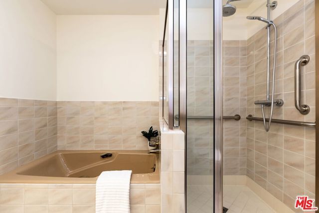 1271 Granville Avenue 401, Los Angeles, CA 90025