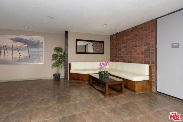 1271 Granville Avenue 401, Los Angeles, CA 90025