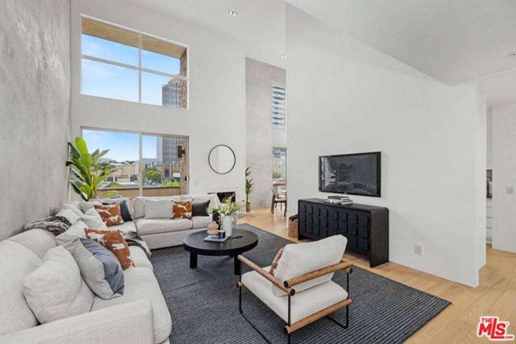 1271 Granville Avenue 401, Los Angeles, CA 90025