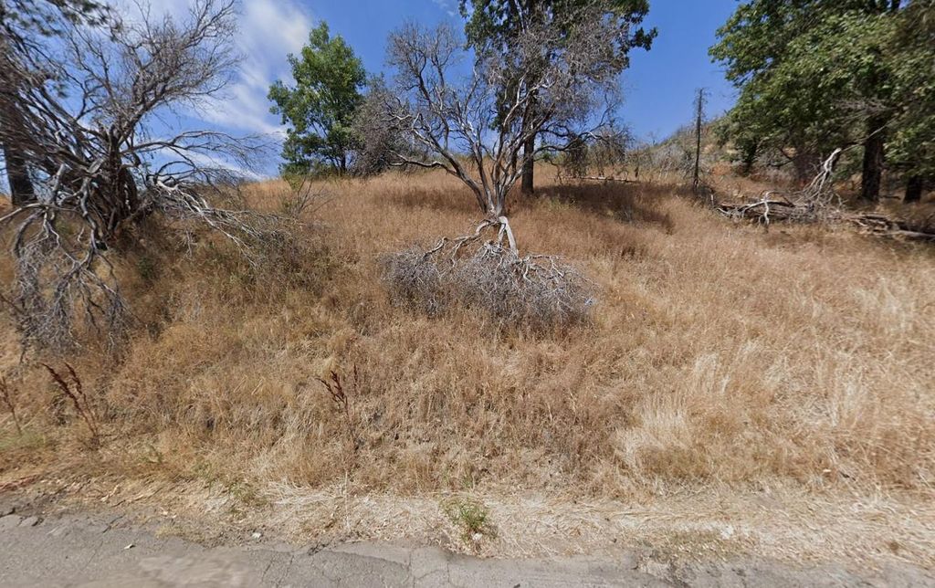 Image 3 of property listing at 37800 Peterson Road, Auberry, CA 93602