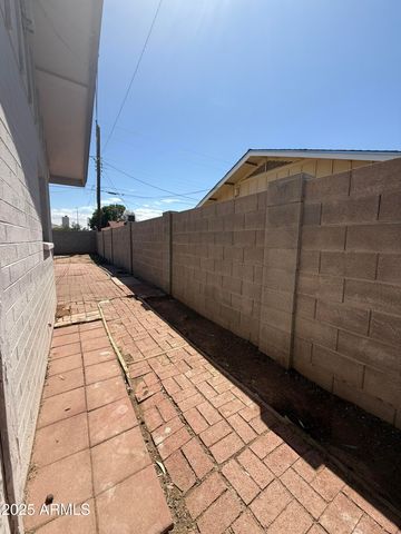 8115 N 56TH Avenue, Glendale, AZ 85302