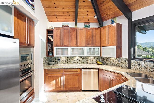 221 Amend Ct, El Sobrante, CA 94803