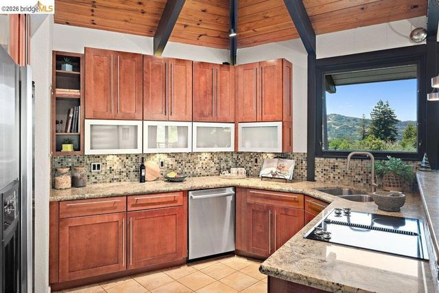 221 Amend Ct, El Sobrante, CA 94803