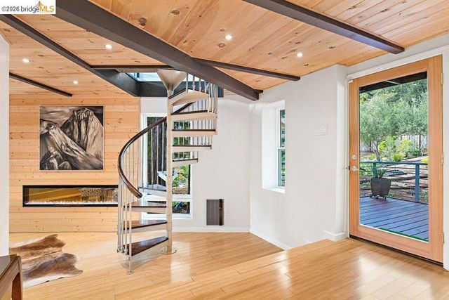 221 Amend Ct, El Sobrante, CA 94803