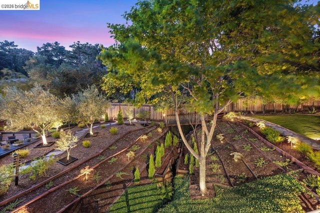 221 Amend Ct, El Sobrante, CA 94803