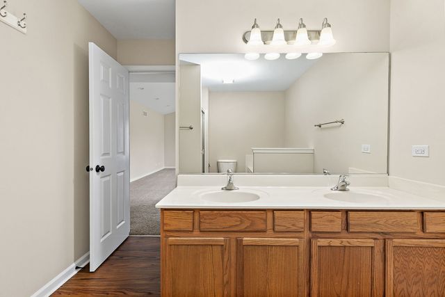 2118 PRESWICK Lane, Woodstock, IL 60098