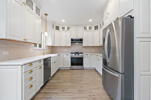 2118 PRESWICK Lane, Woodstock, IL 60098