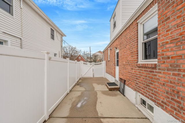 131 Grange Street, Franklin Square, NY 11010