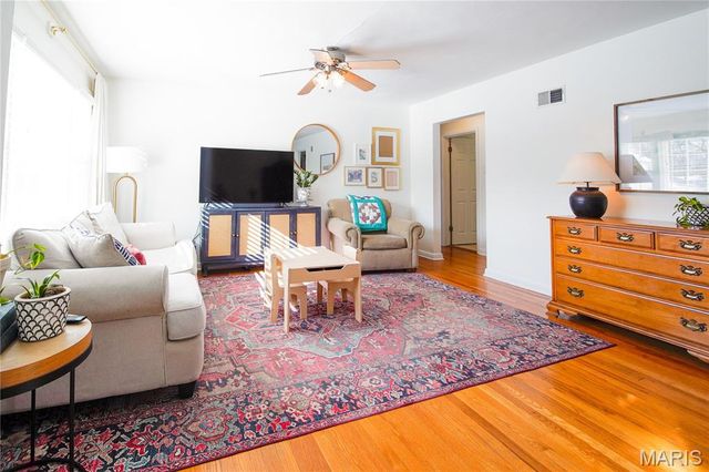 1713 Virginia Lane, St Louis, MO 63122