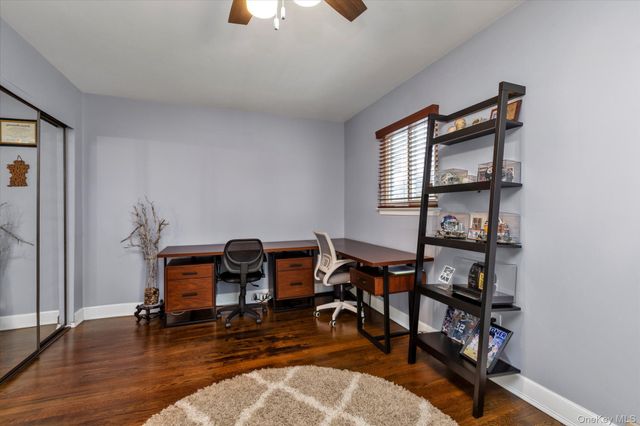 6 Cedar Drive E, Plainview, NY 11803