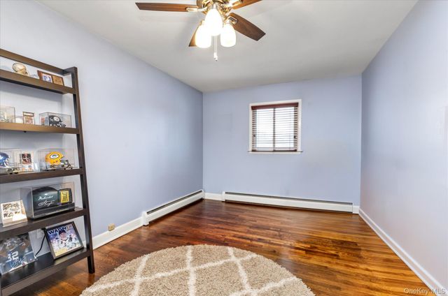 6 Cedar Drive E, Plainview, NY 11803