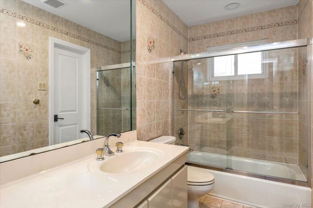 6 Cedar Drive E, Plainview, NY 11803