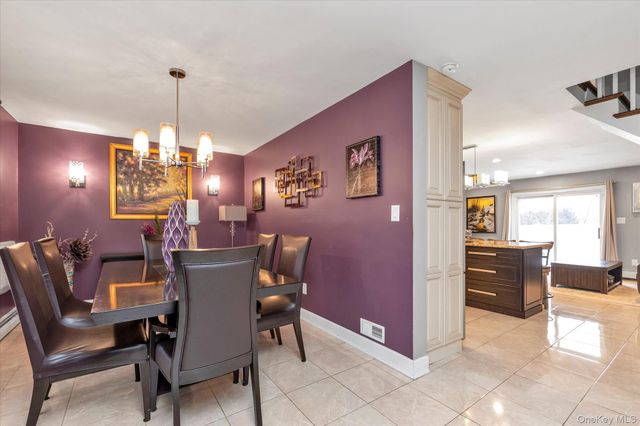 6 Cedar Drive E, Plainview, NY 11803