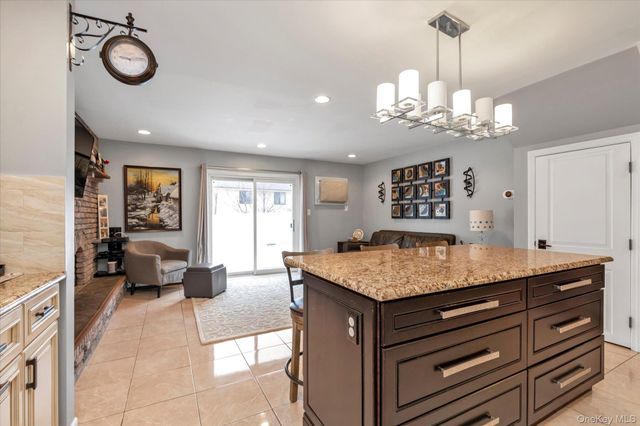 6 Cedar Drive E, Plainview, NY 11803