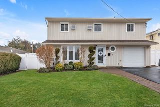 6 Cedar Drive E, Plainview, NY 11803