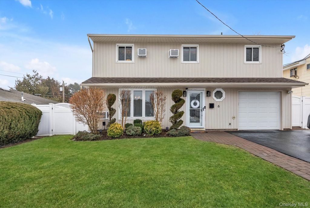 6 Cedar Drive E, Plainview, NY 11803