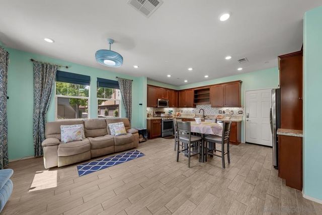 1545 Crown Ln 6, Chula Vista, CA 91915