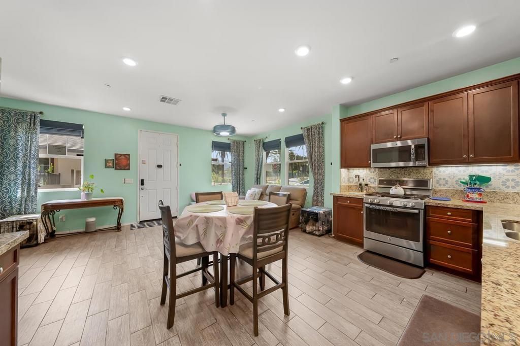 Image 3 of property listing at 1545 Crown Ln 6, Chula Vista, CA 91915