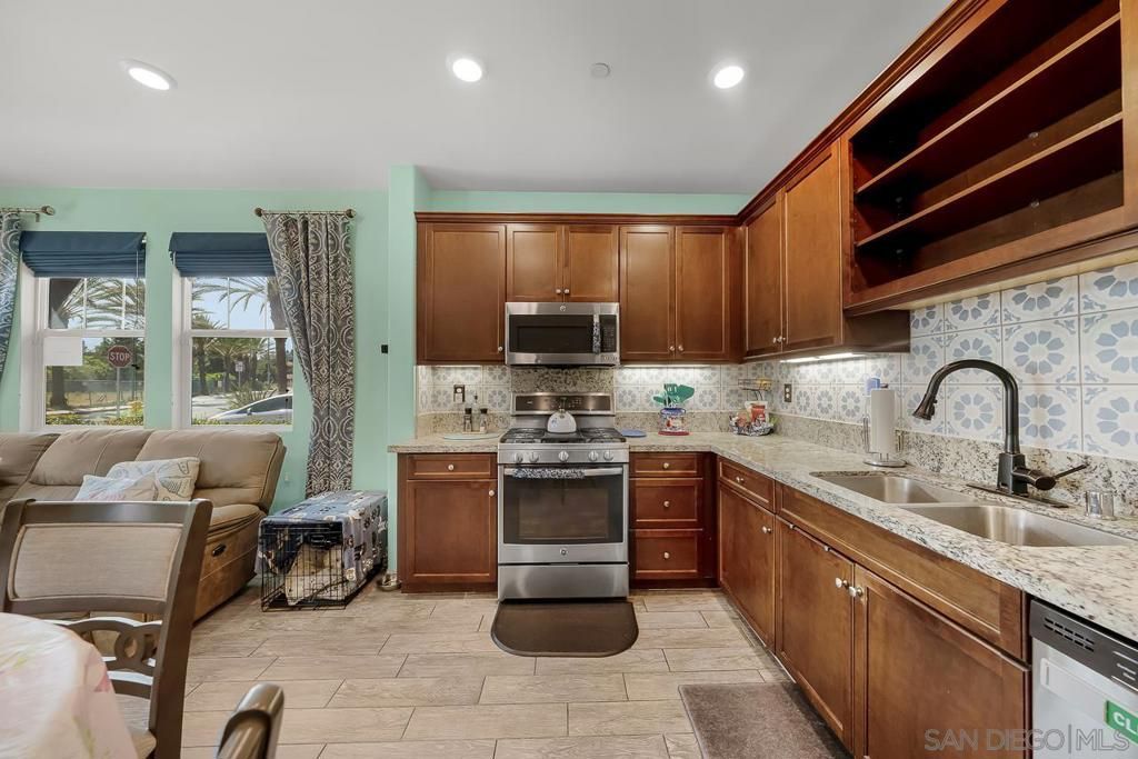 Image 5 of property listing at 1545 Crown Ln 6, Chula Vista, CA 91915