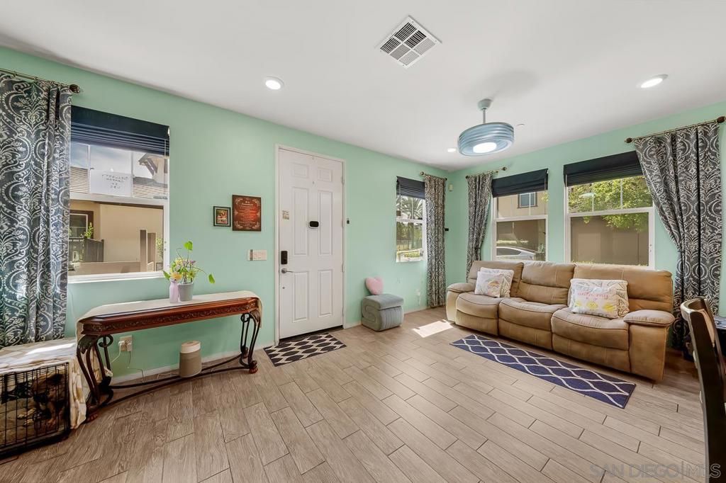 Image 6 of property listing at 1545 Crown Ln 6, Chula Vista, CA 91915