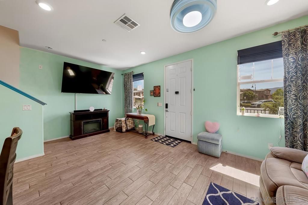 Image 7 of property listing at 1545 Crown Ln 6, Chula Vista, CA 91915