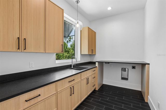 3013 S WEST SHORE BOULEVARD, Tampa, FL 33629