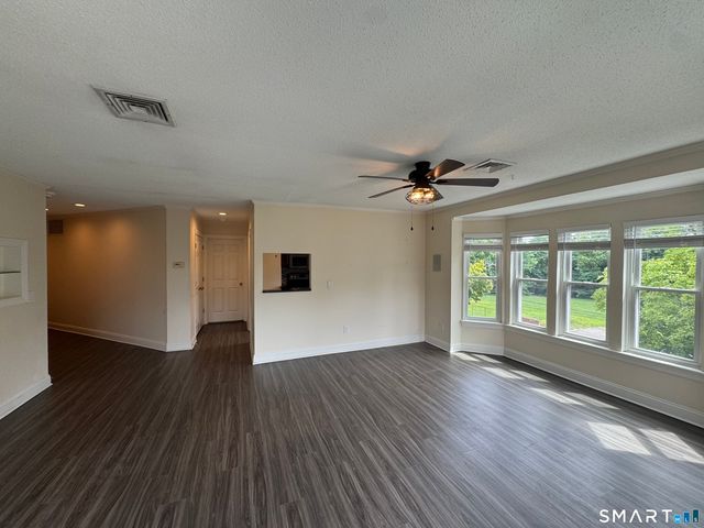 15 Highland Street 302, West Hartford, CT 06119