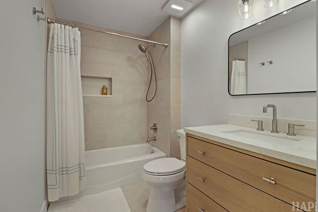 1200 W Northwest Highway 305, Mount Prospect, IL 60056