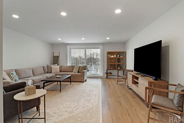 1200 W Northwest Highway 305, Mount Prospect, IL 60056