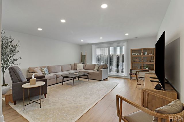 1200 W Northwest Highway 305, Mount Prospect, IL 60056