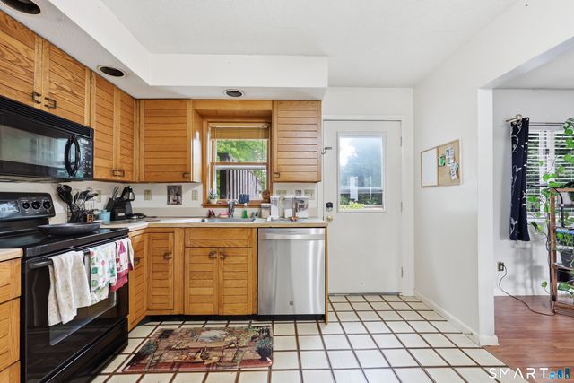 36 Lester Street, New London, CT 06320