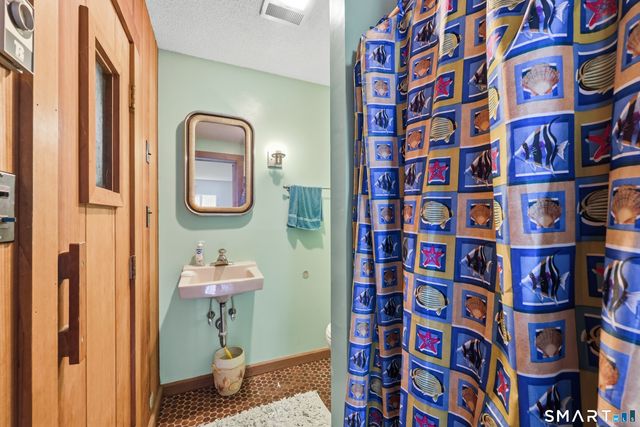 36 Lester Street, New London, CT 06320