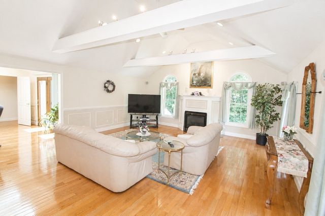 10 Patriot Ln, Whitman, MA 02382