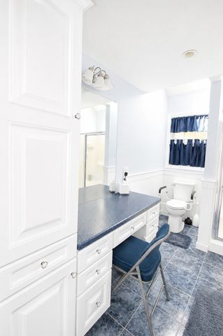 10 Patriot Ln, Whitman, MA 02382