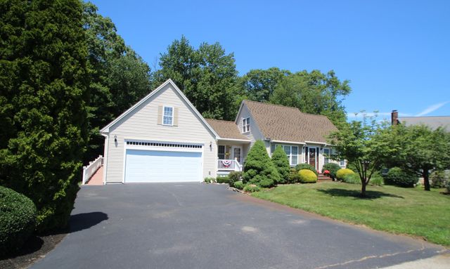 10 Patriot Ln, Whitman, MA 02382