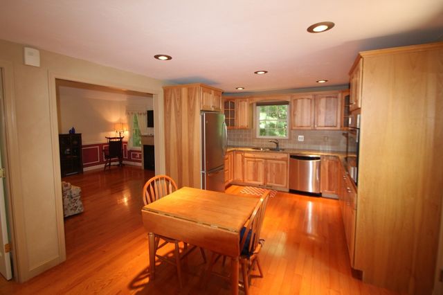 10 Patriot Ln, Whitman, MA 02382