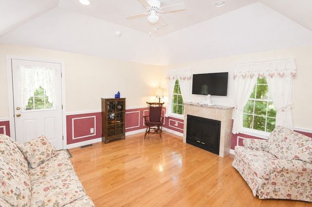 10 Patriot Ln, Whitman, MA 02382