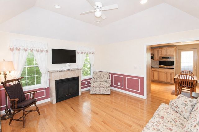 10 Patriot Ln, Whitman, MA 02382