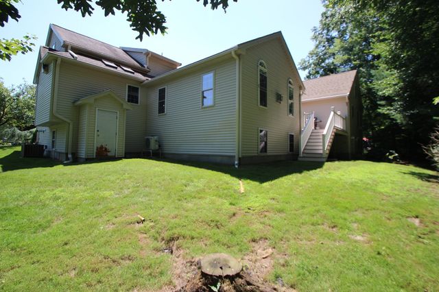 10 Patriot Ln, Whitman, MA 02382