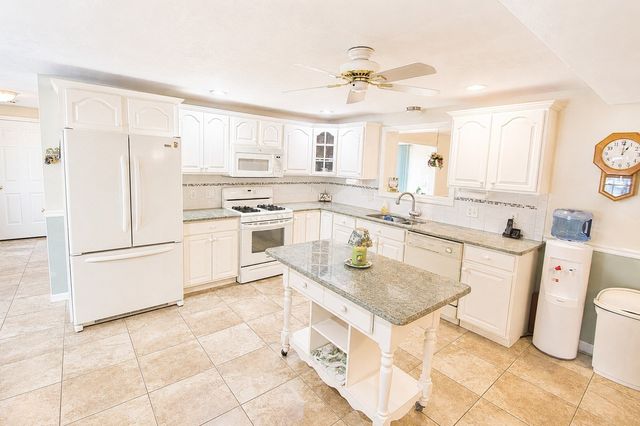 10 Patriot Ln, Whitman, MA 02382