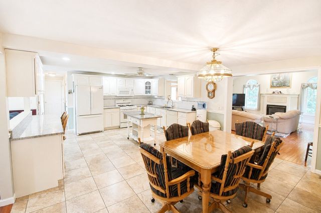 10 Patriot Ln, Whitman, MA 02382