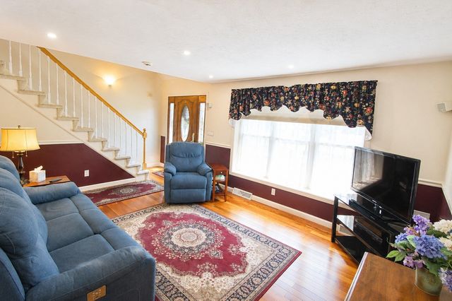 10 Patriot Ln, Whitman, MA 02382