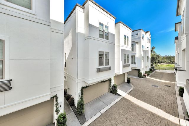 5451 Larkin Street, Houston, TX 77007